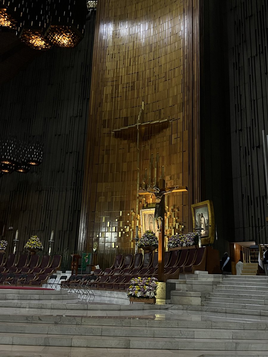 Hoy tuve oportunidad de comenzar mi día con Misa en la basílica de la Virgen de Guadalupe. 

¡Virgen de Guadalupe, intercede por nosotros los mexicanos!