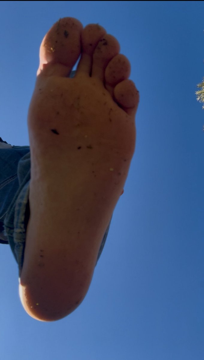 foot_squash's tweet photo. Outside stomping
#macrofetish #dirtyfeet #footstomp https://t.co/3j95LNOwhw