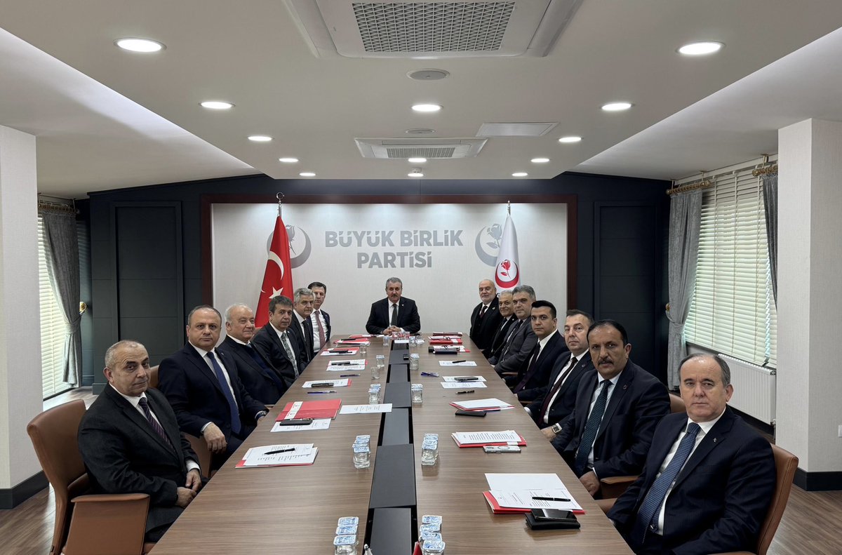 Samet_Bagci's tweet photo. Partimizin Başkanlık Divanı, Genel Başkanımız Sayın Mustafa Destici Beyin başkanlığında genel merkezimizde toplandı. Alınan kararlar ülkemize, milletimize ve camiamıza hayırlar getirsin. https://t.co/AVj6oRVD5d