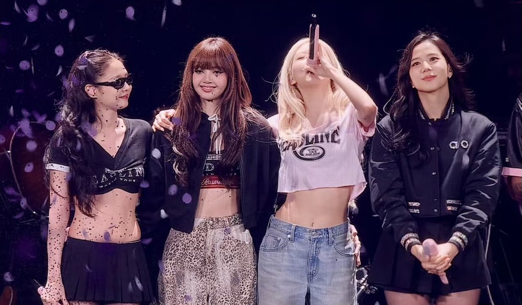 honorslisa's tweet image. BLACKPINK WE LOVE YOU SO FREAKING MUCH