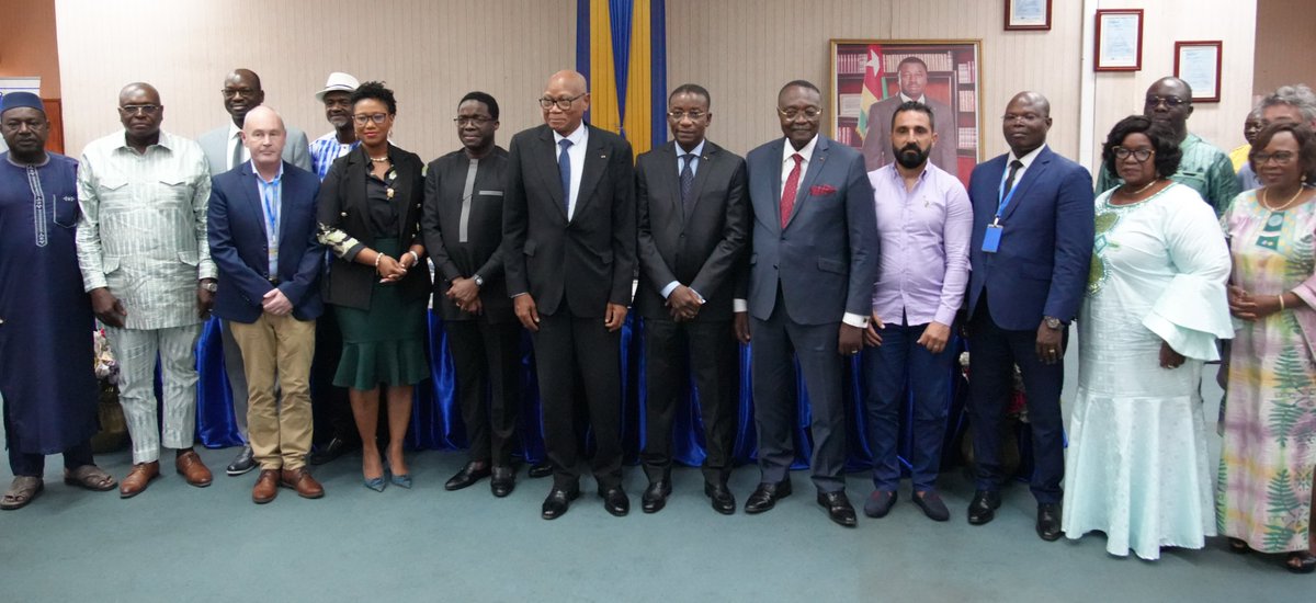 portdelome's tweet photo. ➡️ Retour sur la cérémonie de présentation de vœux de l’A2PL au Directeur Général du Port de Lomé
Les membres de l’Alliance pour la Promotion du #Port de Lomé (#A2PL) ont présenté leurs vœux de nouvel an au DG du PAL, lors d’une cérémonie officielle tenue le 08 janvier 2026. https://t.co/59OEZ9lHWt