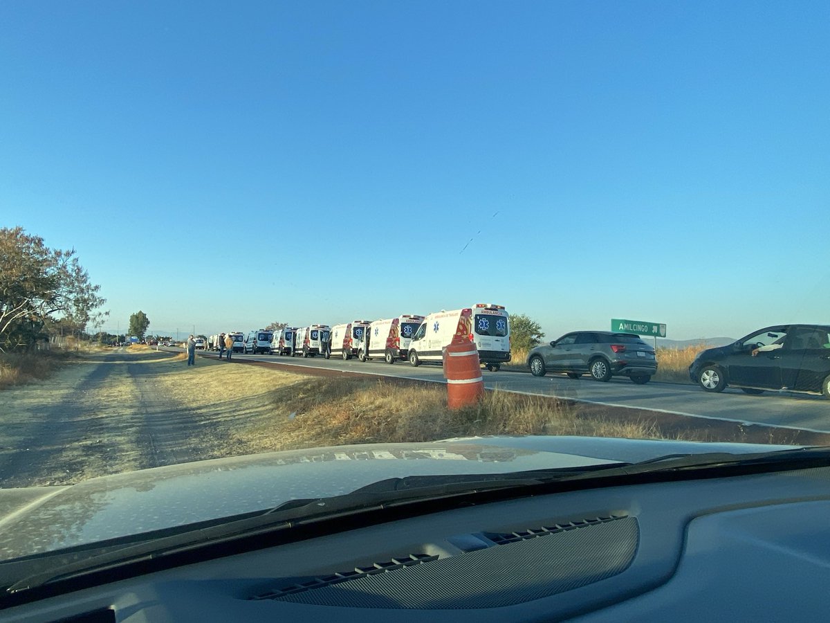 ONTARIOMILT's tweet photo. @GN_Carreteras ayuda en siglo XXI altura Jantetelco bloqueos por ambos lados y no te dejan avanzar ni mara regresar Técnicamente un secuestro. No hay Ley. https://t.co/bMSK0ghld0