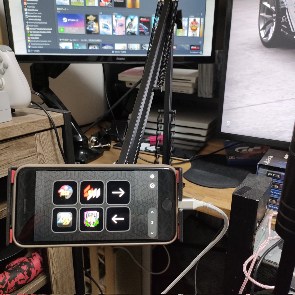 先日のスタンド。
キーボードでは負担が大き過ぎるようなのでSteamDeckMobile用にしようと思うの(`・ω・´)
キーボード置場は考え直す