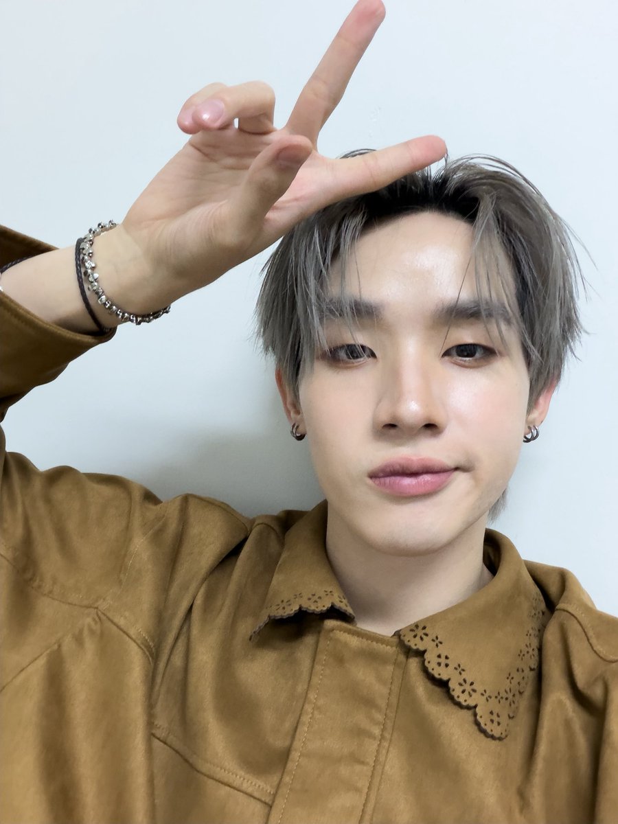 Long time no see krub everyoneee🤩💥 
ได้เจอทุกคนเลยวันนี้ คนมาเยอะมากเลยล้ะ 
ยินดีกับคนได้ไซน์ด้วยนะคับ ใครไม่ได้ก็ไม่เป็นไรน้า โอ๋ๆๆฟๆฟ 🫳🏻🫳🏻
ไว้เจอกันครั้งหน้า ขอบคุณมี่ทุกคนมาหากันวันนี้นะค้าบบ กลับบ้านกันดีดี เจอกันครั้งหน้าครับบบ👊🏻🤍🩷
#สนามอ่านเล่น2026xLYKN
#LYKN