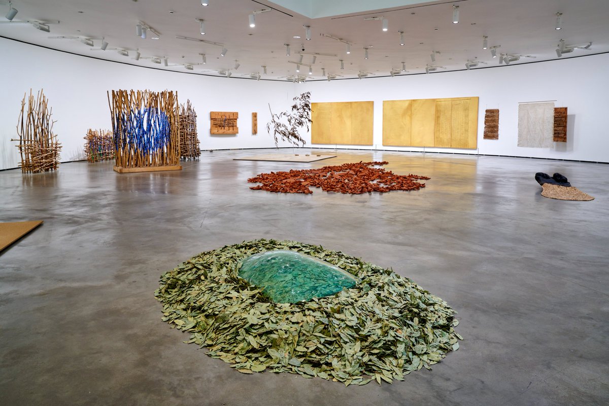 MuseoGuggenheim's tweet image. 🌿​Today we celebrate World Environmental Education Day with the exhibition ‘Arts of the Earth’, sponsored by Iberdrola, which explores environmentally-oriented artistic creation from recent decades.

#ArtesDeLaTierraGuggenheimBilbao #EnvironmentalSustainability