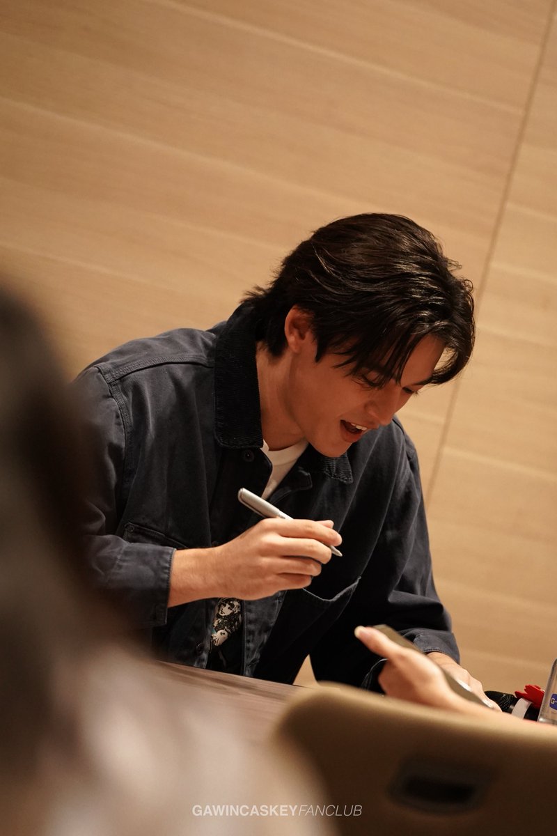 GAWINCASKEY_FC's tweet image. ตั้งใจไซน์สุดๆเลยค้าบบบ☺️📝

JOSSGAWIN GUINZLY FAM GREETING
#สนามอ่านเล่น2026xJossGawin
#GawinCaskey