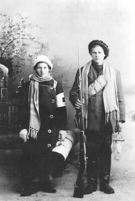 echothisday's tweet photo. 🗓️ Echo This Day – January 26, 1918

A group of Red Guards hung a red lantern atop the tower of the Helsinki Workers' House, symbolically marking the start of the Finnish Civil War.

#EchoThisDay #History #onthisday #TodayInHistory #Flashback https://t.co/tG9IcvVrqO