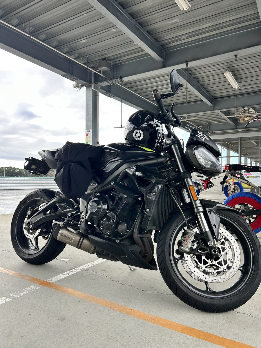 syariohan's tweet photo. 名前🏍shin
性別🏍おっさん
住み🏍八女
愛車🏍streettripleRS 2020   
              スーパーカブ110 ja07
              KSR110
そろそろ大台にのりそうなので更新、そしてまた飛ばされた笑 https://t.co/fkZ9q59JdN