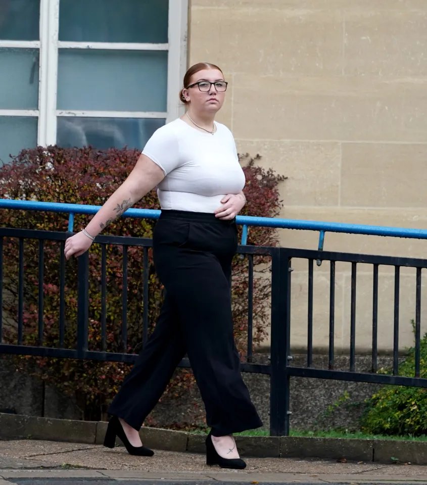 BPINewsOrg's tweet image. A former prison officer has been jailed for a sexual relationship with an inmate at HMP Five Wells and for bringing drugs into the prison. 

Alicia Novas, 20, was sentenced to three years, while prisoner Declan Winkless received a further 3 years 4 months. 

#UKCourts