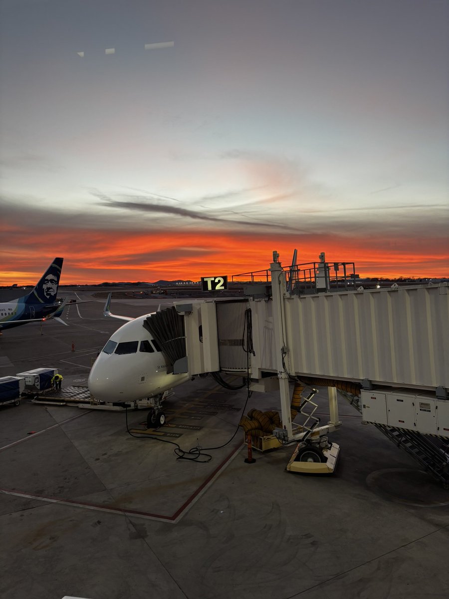 TheSteKay's tweet photo. I need to use this platform more! If only for the sanity of my phones camera. Anyway here a pic taken at @Fly_Nashville https://t.co/PbwW1tg79Q
