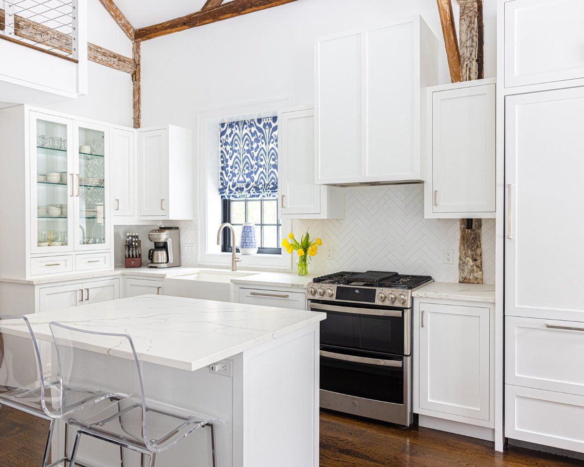theodellgrp's tweet photo. Custom cabinetry, reclaimed beams, and a quiet palette designed to honor a well lived cottage in Westport. Living made better, not louder.
#KitchenDesign #CustomHomes #WestportCT https://t.co/259KbMcsCA
