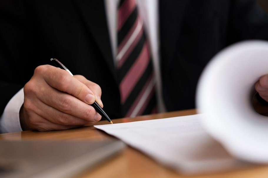 ⚖️ El Tribunal Supremo aplica la prescripción de 5 años a cuotas comunitarias impagadas desde 2007. Solo se mantienen las de 2013 y 2014 por no haber prescrito..... tlbgo.com/s/8PL0qs3F89