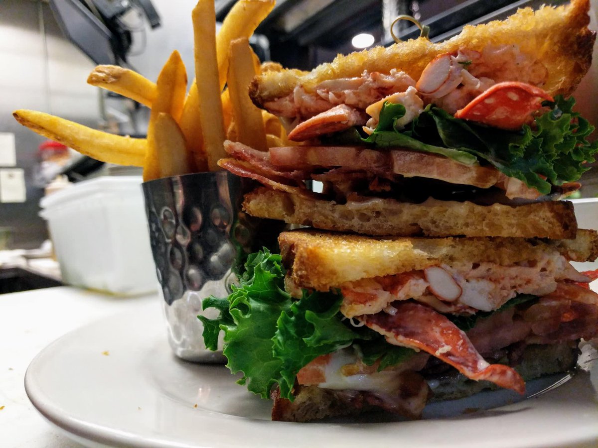 Craving something unique and flavorful? Try our crowd-favorite Lobster BLT! 🦞🥪 Packed with crispy bacon, refreshing lettuce, juicy tomato, succulent lobster meat and tangy lemon aïoli on toasted sourdough. It's a taste sensation! #LobsterBLT #BarleyHouseTavern