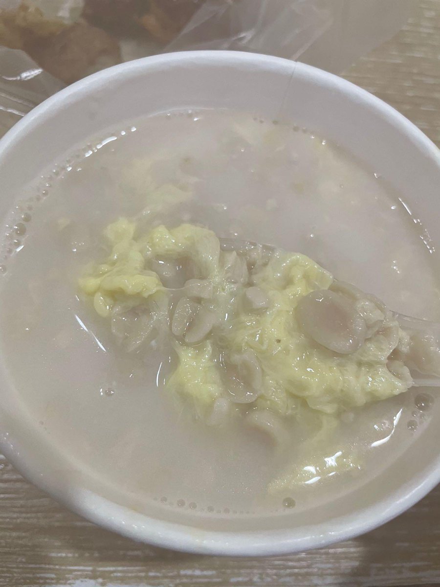 koushalraja's tweet photo. 深夜巷口的小暖光，热汤面卧着溏心蛋，咬开时蛋黄漫过青菜——是今天疲惫的解药呀 https://t.co/p6TVFXBM1P