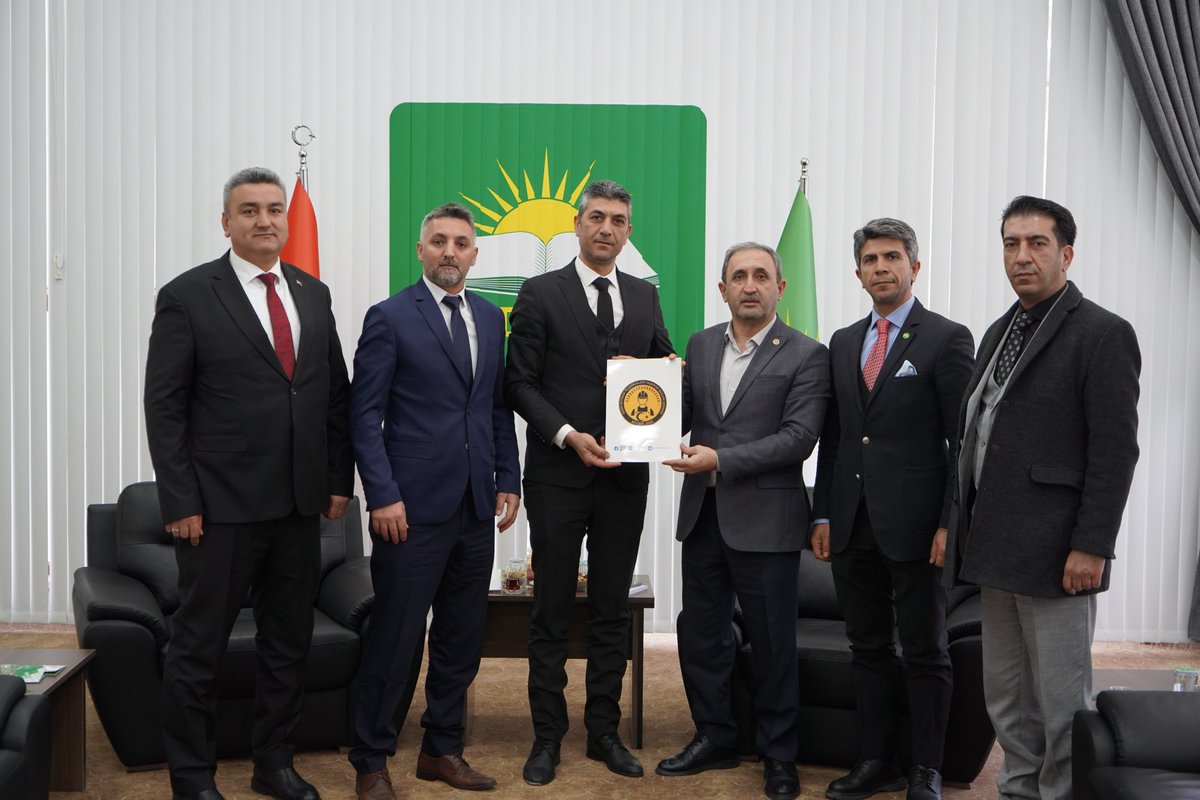 Genel Başkan Vekilimiz Şahzade Demir, Kamu İktisadi Teşebbüsleri Taşeron İşçileri Derneği Genel Sekreteri İbrahim Tatlı'yı Genel Merkezimizde kabul etti. 

Genel Başkan Vekilimiz, KİT işçilerinin kadro taleplerinin takipçisi olacaklarını ifade ettiler.