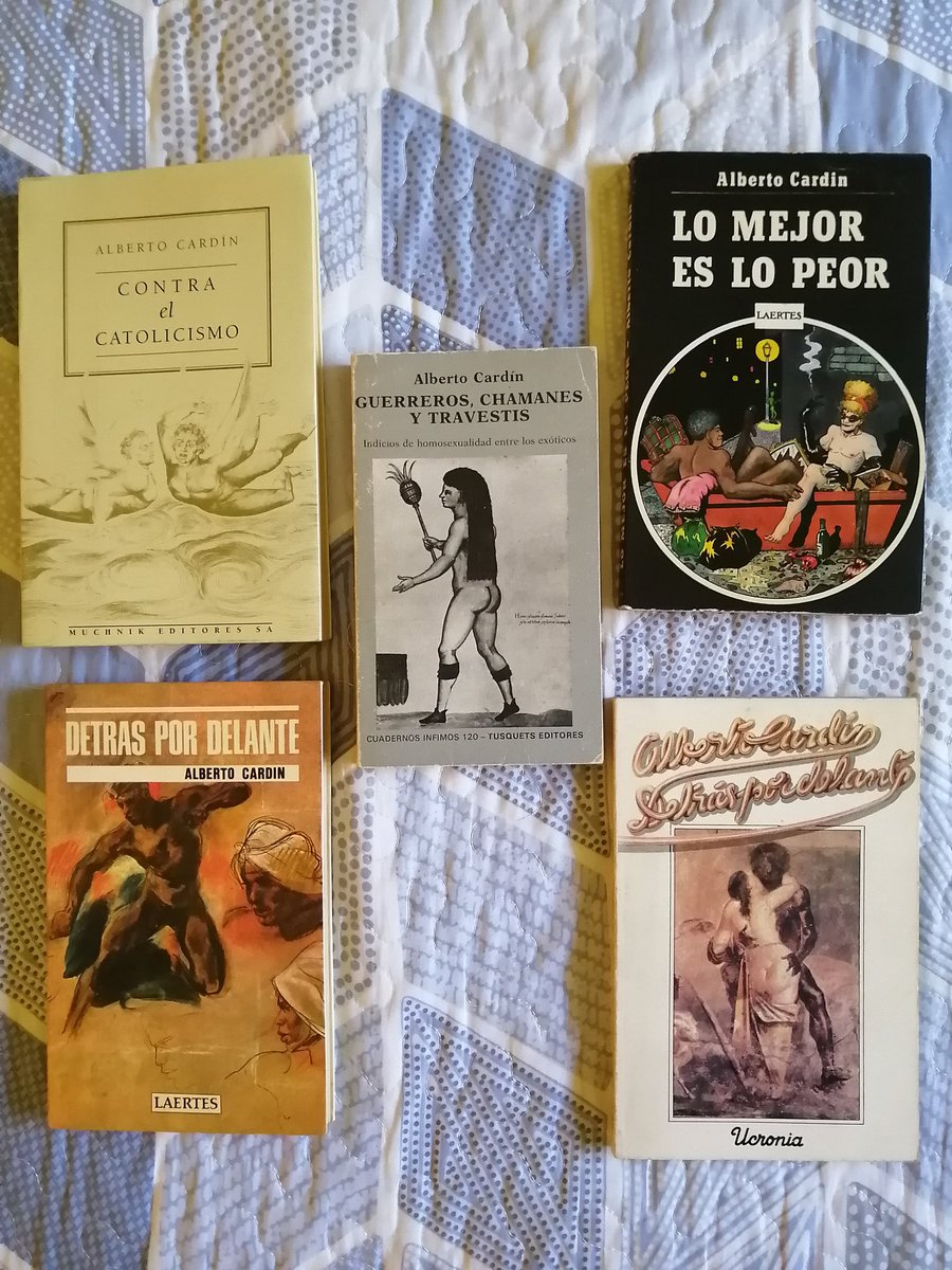 El 26 de enero de 1992 murió Alberto Cardín en su departamento de la calle Estruch, núms. 24-26, 3° 1ª, en Barcelona, por complicaciones relacionadas con el sida. 
En <a href="/LaertesEd/">Editorial Laertes</a> fundó "Rey de Bastos", la colección pionera de literatura gay.
📷 María Espeus. 🌈🔥