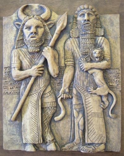 teoriadacons's tweet image. GILGAMESH E A BUSCA PELA IMORTALIDADE

Em 2600 a.C, Banda sucedeu seu pai, Enmerkar, como rei de Uruk. Banda casou-se com Ninsun, filha de Enki com Ninmah, que deu à luz Gilgamesh . Gilgamesh oprimia o povo de sua cidade; ele insistia em ter relações sexuais com as noivas antes…