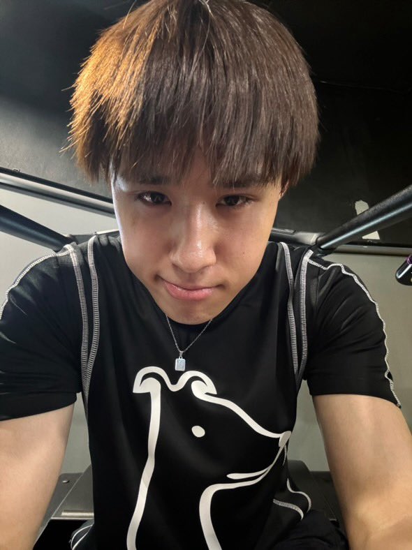 narak_pi's tweet image. Nut is really THAT guy. A nano engineering student from chula, a member of a tpop group, an actor, ceo of cays, a model, also artistic like he can draw, takes care of himself, a cat dad and overall a lovely guy. I probably forgot some. No wonder ppl around him adores him #nnutdan