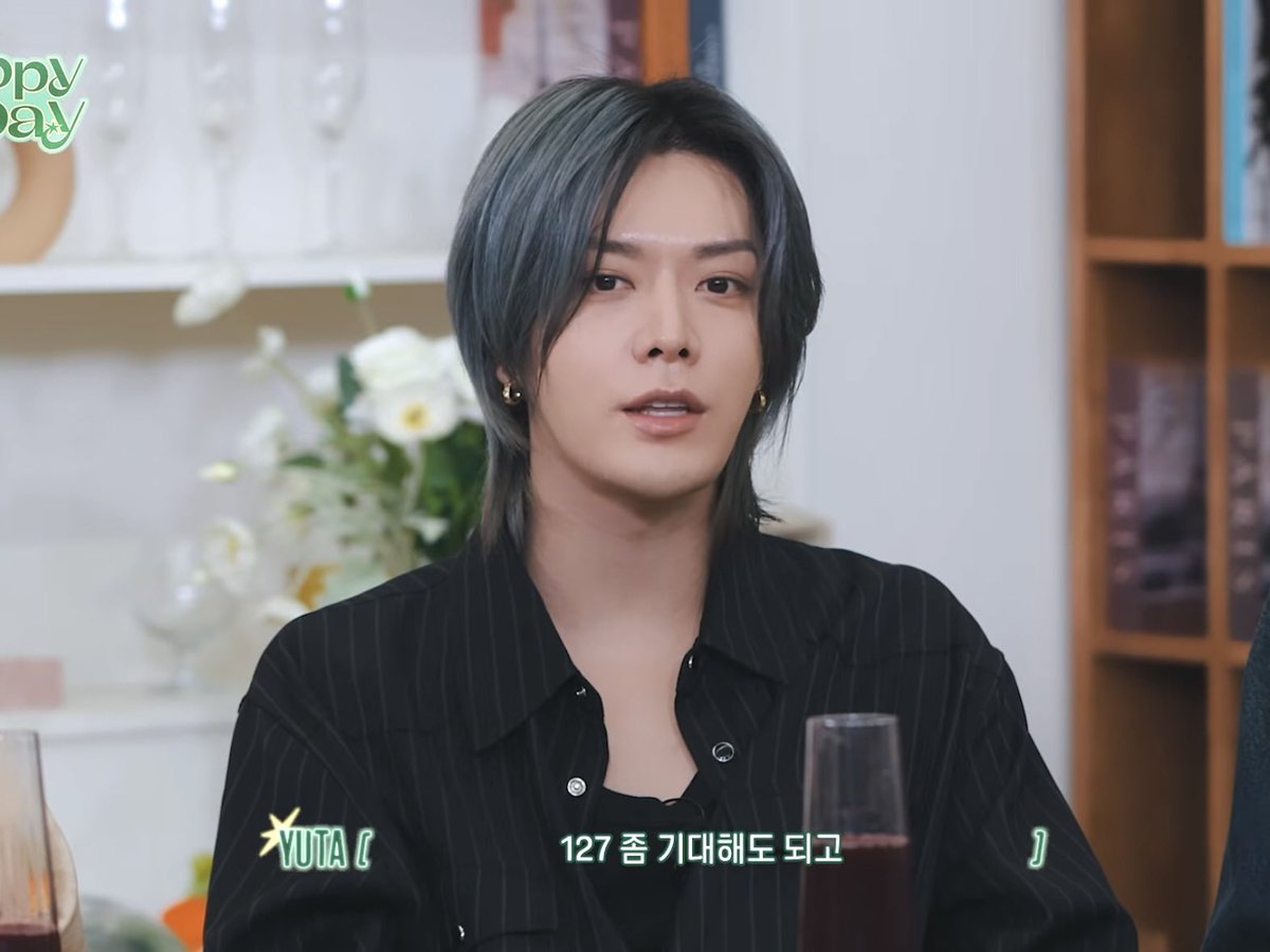 KqWOAYjf1pcvprq's tweet image. 아니 유타 오빠 너무 낯설어서 나 지금 내외 중 진짜로