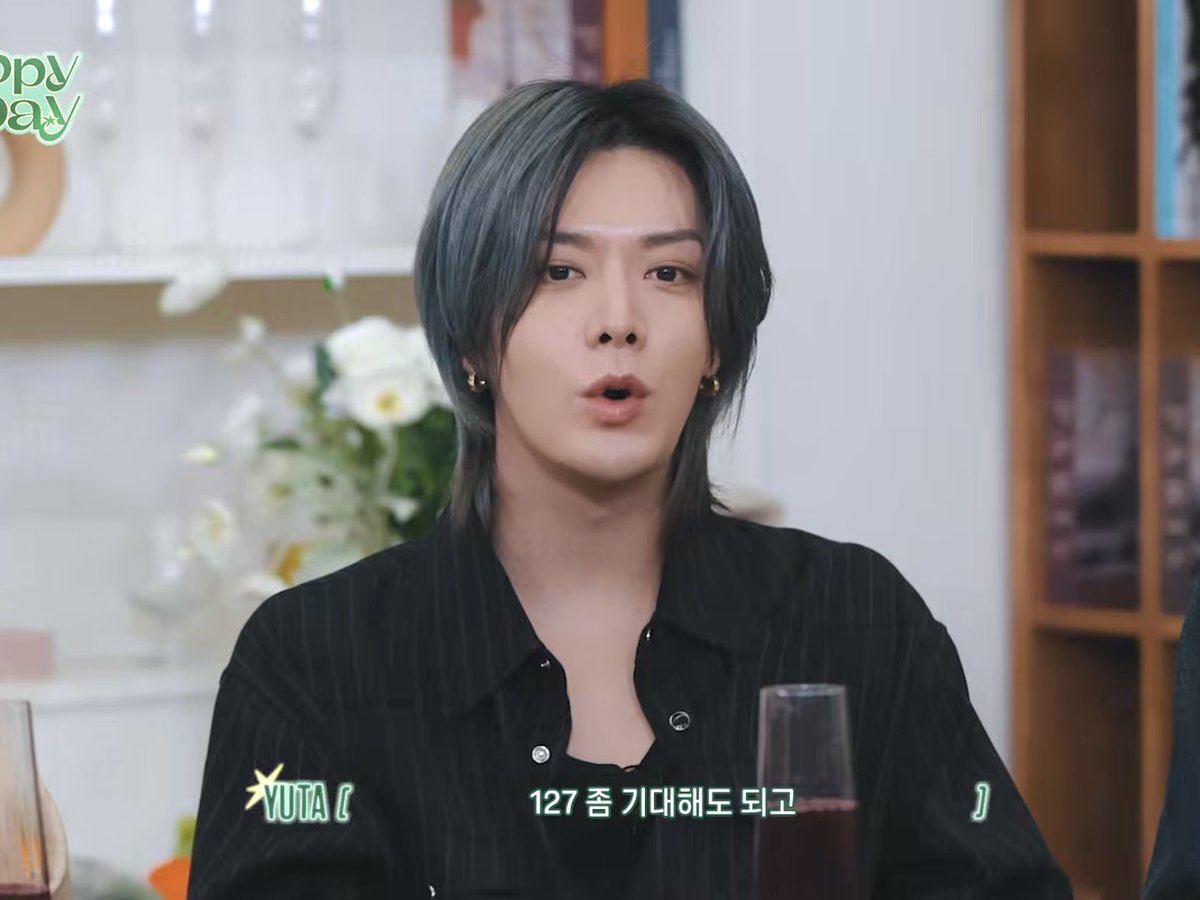 KqWOAYjf1pcvprq's tweet image. 아니 유타 오빠 너무 낯설어서 나 지금 내외 중 진짜로