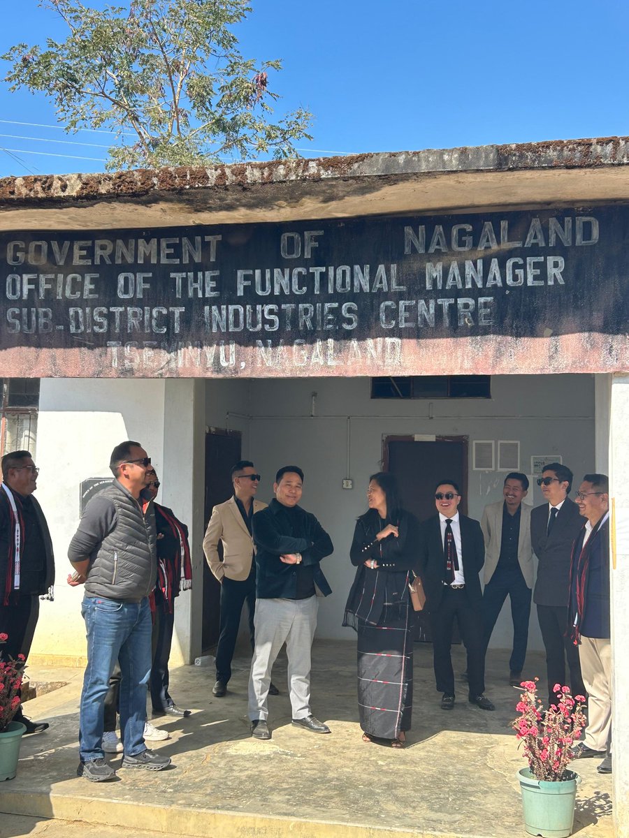 Kvulo's tweet image. Happy Republic Day! Thank you for not just visiting Tseminyu District but also interacting with our leaders and visting key depts amd encouraging our people in Tseminyu Hon'ble @JakhaluHekani