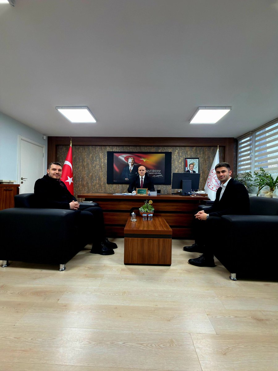 Serdivanmem's tweet photo. Ak Parti Akyazı Gençlik Kolları Başkanı Kaan SEYREK ve Başkan Yardımcısı Utku ÇALIŞKAN, İlçe Milli Eğitim Müdürümüz Eşref BAŞER'i Ziyaret Ederek Hayırlı Olsun Dileklerinde Bulundular.

@tcmeb 
@Yusuf__Tekin 
@SakaryaValiligi 
@sakaryamem https://t.co/PHo7UB9QAk