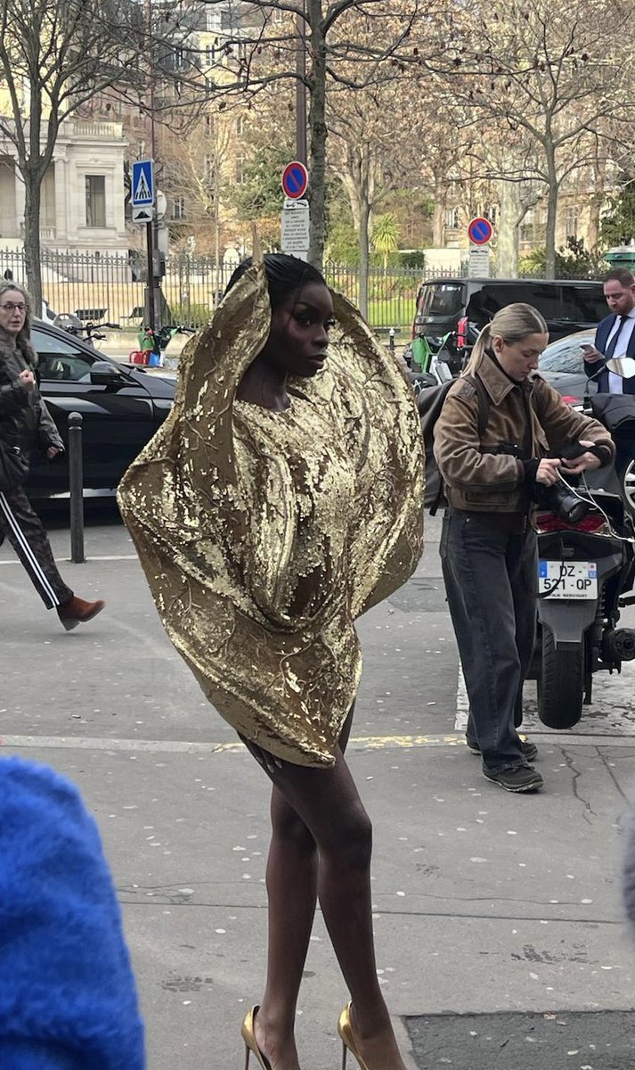 reelandria's tweet photo. Olandria spotted wearing the "Heart of Gold" piece from Rahul Mishra

OLANDRIA FOR RAHUL MISHRA HAUTE COUTURE SS26
#OlandriaxRahulMishra
#RahulMishraCouture https://t.co/oSVQHGeEFR