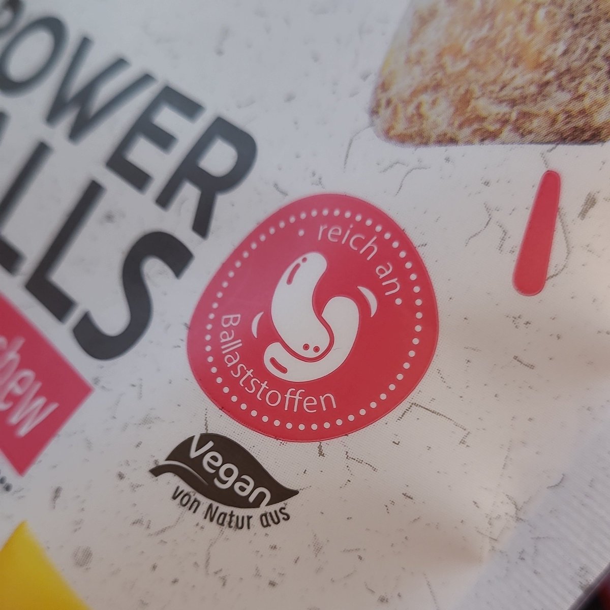 Ähm, blöde Frage: Kann etwas NICHT von Natur aus vegan sein?

Ich weiß, dass zu vegan mehr gehört als nur "keine tierischen Produkte". Aber man kann kein nicht veganes Produkt nachträglich veganisieren, oder habe ich da nen Denkfehler?