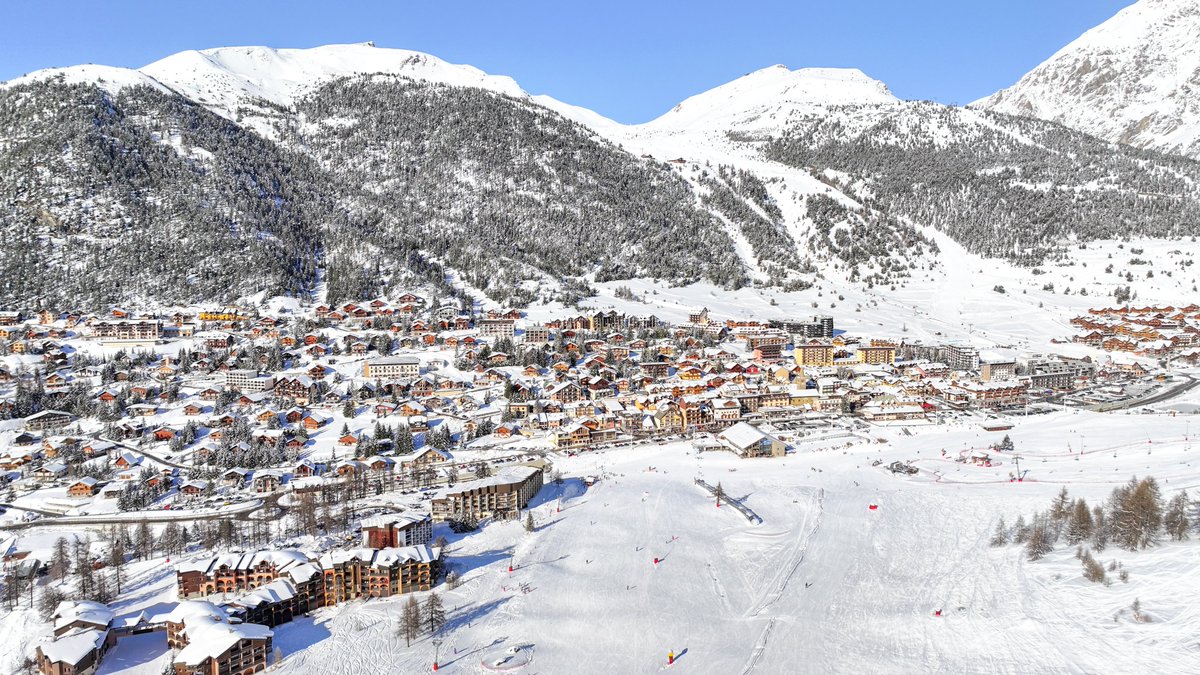 Montgenevre's tweet photo. Et si on prenait un peu de hauteur ? 😍❄️

#Montgenèvre #MyMontgenèvre #MontgenèvreExpérience https://t.co/S0SjzhXMuu