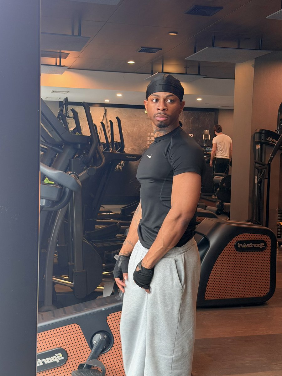 𝐛𝐫 fenix tweet media