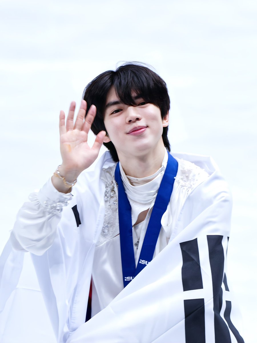2026 Four Continents Championships JunhwanCHA Awards ceremony
#figureskating #JunhwanCha