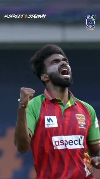 RohithAG's tweet photo. Vivek Mohanan

2-0-4-2
🔥🔥🔥
#ISPLT10
#TigersofKolkatha
@sachin_rt 
@SrBachchan 
#Street2stadium https://t.co/HDLCGatFjb