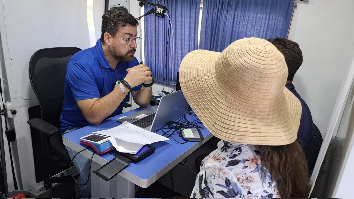 [🚐CivilMóvil] Hasta las 13 horas estaremos atendiendo en Playa Cavancha de #Iquique tus solicitudes de cédulas, pasaportes y #ClaveÚnica.
Atenciones por orden de llegada.