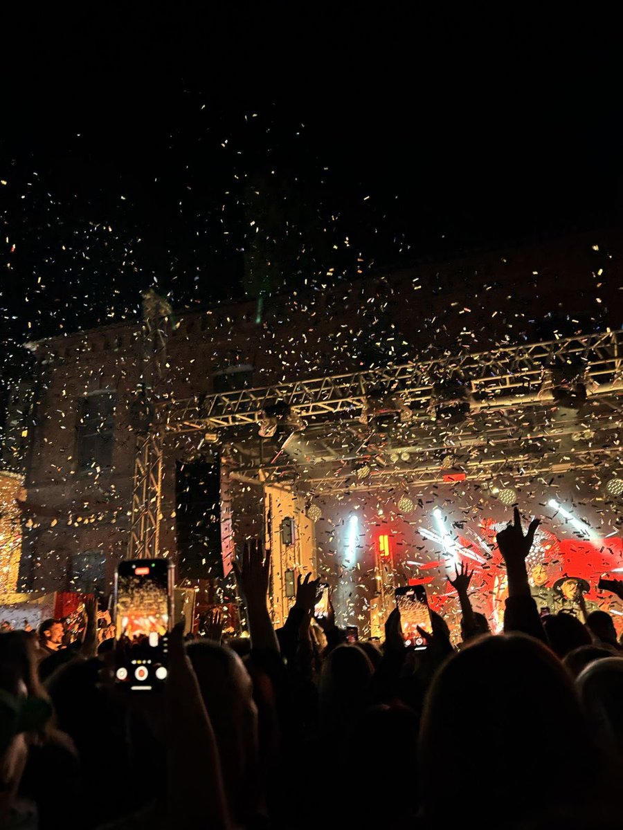 Caro 𓇢𓆸 tweet media