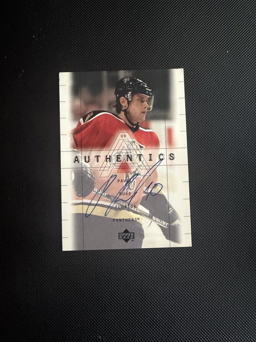 PullEmSports's tweet photo. Where my hockey guys at? 

Pavel Bure on card autograph! 

PSA10 did $500!

$125 shipped https://t.co/Up1mLvlgGX