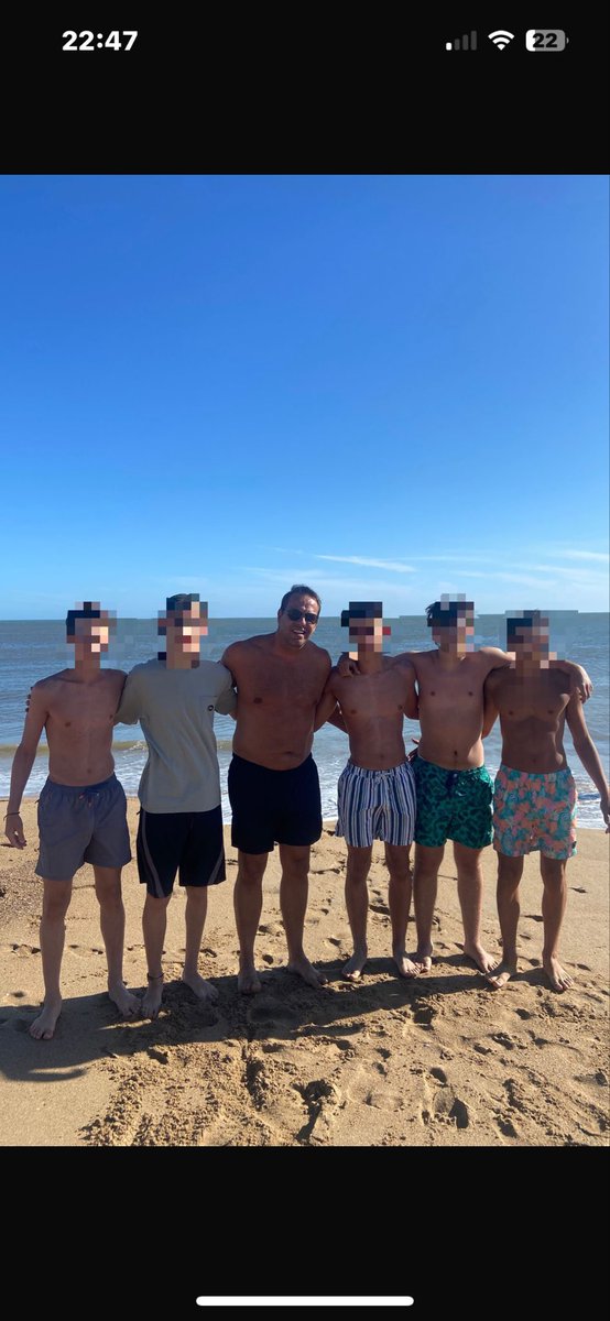 freddygok's tweet photo. Creo que a esta altura ya es de público conocimiento que existe un conflicto personal entre Ignacio Ruglio y la Conmebol, particularmente con Alejandro Domínguez.

Peñarol fue formalmente invitado a la celebración por los 10 años de Alejandro Domínguez como presidente de Conmebol. Sin embargo, Ignacio Ruglio decidió no asistir y, lo que es más grave, tampoco informó ni habilitó al Consejo Directivo para que otro delegado del club se hiciera presente en representación de Peñarol.

Más allá de cualquier diferencia personal, Peñarol como institución debía estar representado. La ausencia en un ámbito de esa relevancia no es un detalle menor afecta relaciones, posicionamiento y respeto institucional.

Las decisiones del club no pueden quedar supeditadas a conflictos personales. Cuando eso ocurre, el perjuicio no es individual, es colectivo.

Peñarol no puede ni debe quedar rehén de los problemas de una sola persona. Está por encima de cualquier nombre propio.