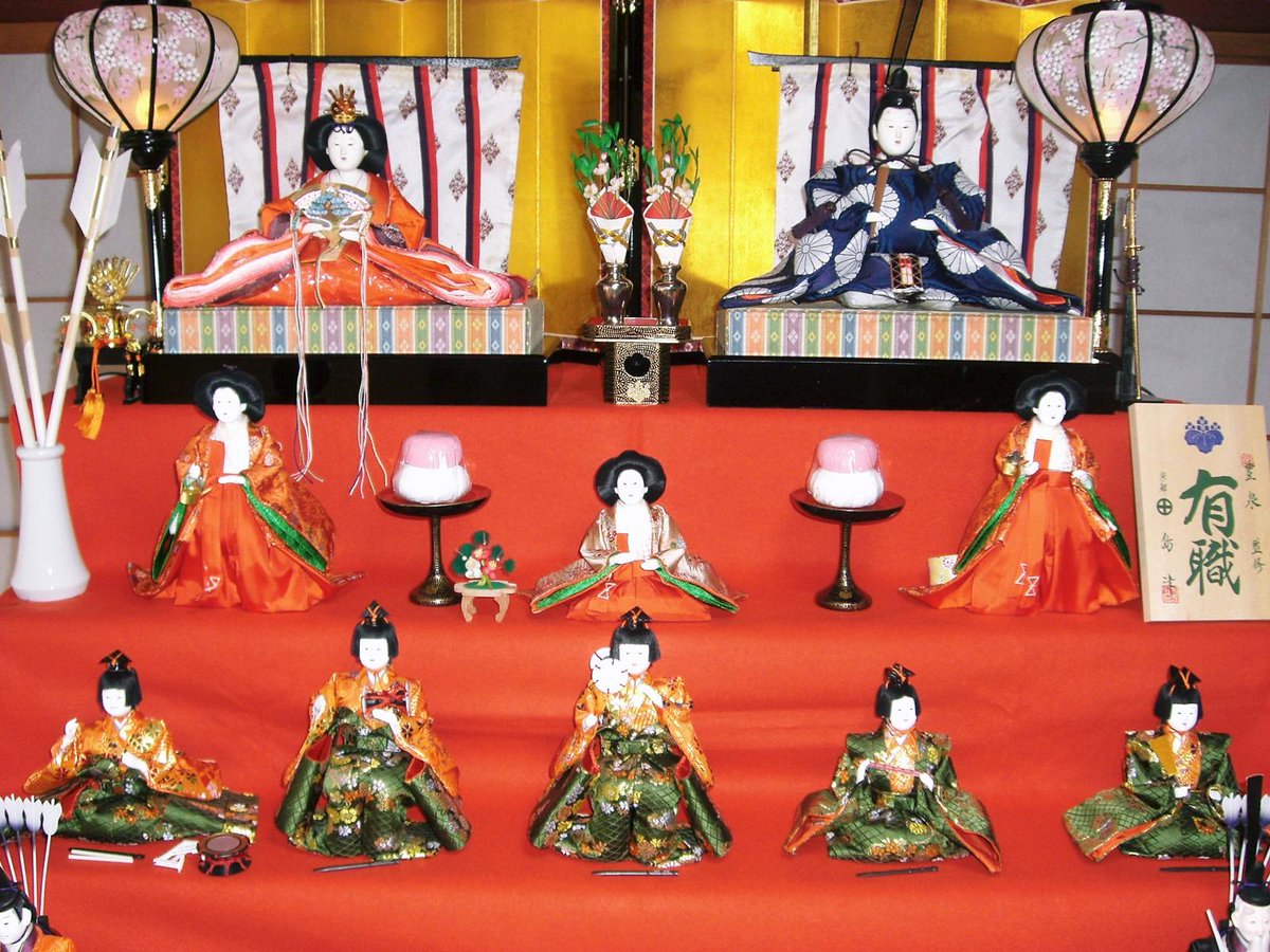 ひな祭り とは、女の子の健やかな成長と健康を願う、3月3日が