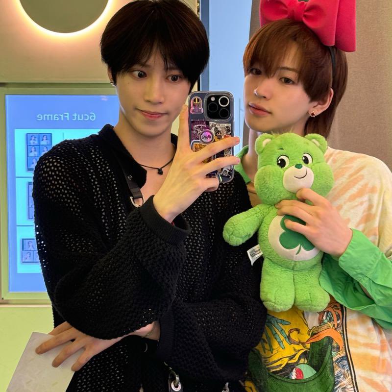 hao_c77z's tweet photo. 絶対見る、、、デビューしたらまた一緒に写真撮って欲しい https://t.co/jfIDiuay5q