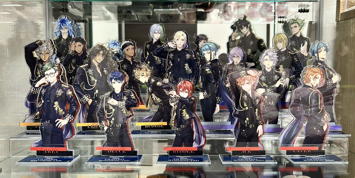 ツイステ5周年のアクスタのフルコンプ本当に良すぎるナ、、