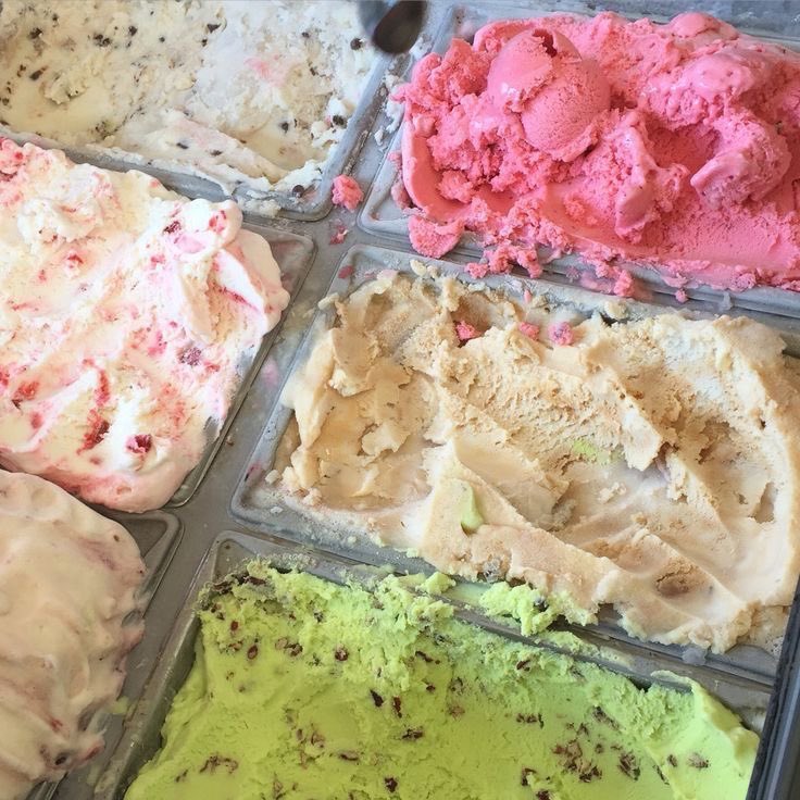 cleradinsm's tweet image. ⸝⸝ scoops ahoy .ᐟ⋆

a mini #byler smau where mike works at scoops ahoy and has a Major crush on a customer, will. but when will shows up with someone else . . . misunderstands &amp;amp; chaos ensue.