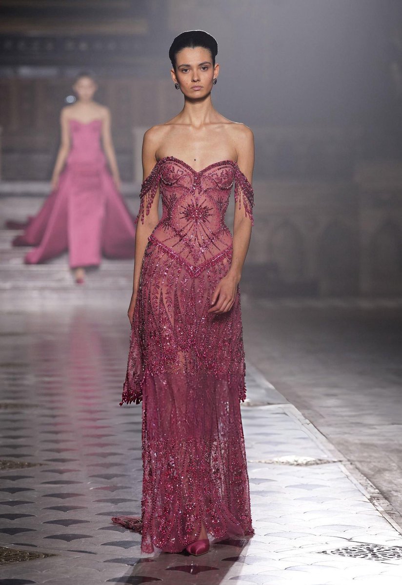 fashion_shw's tweet image. 𝙜𝙚𝙤𝙧𝙜𝙚𝙨 𝙝𝙤𝙗𝙚𝙞𝙠𝙖 𝙘𝙤𝙪𝙩𝙪𝙧𝙚 𝟮𝟲