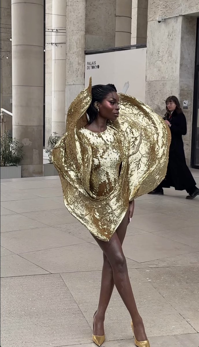 THIS LOOK IS EVERYTHINGG! 

OLANDRIA FOR RAHUL MISHRA HAUTE COUTURE SS26
#OlandriaxRahulMishra
#RahulMishraCouture