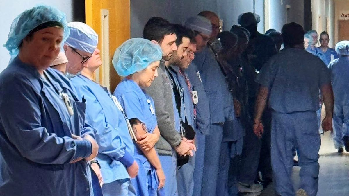 KaivanShroff's tweet image. Alex Pretti’s hospital colleagues hold a moment of silence in his honor 💔