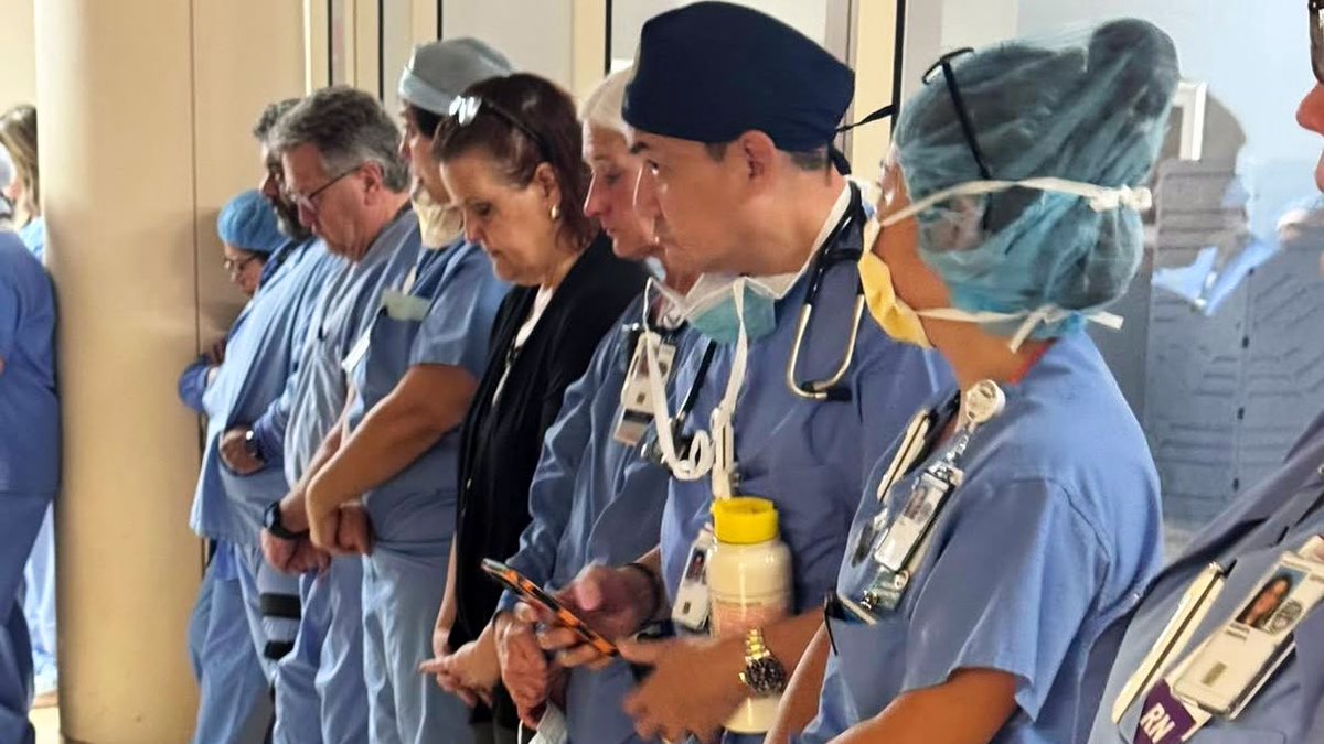 KaivanShroff's tweet image. Alex Pretti’s hospital colleagues hold a moment of silence in his honor 💔