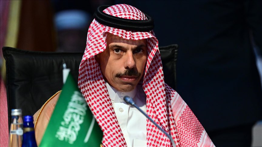 Mo_elmalik's tweet image. 🟥 الإنذار السعودي العلني… حين انتقلت الرسائل من التحليل إلى البيان🔥
ما قاله وزير الخارجية السعودي الأمير فيصل بن فرحان اليوم ليس تصريحا دبلوماسيًا عابرا ولا محاولة تهدئة بل إخطار سياسي مُشفّر يؤكد أن كل ما جرى التحذير منه سابقًا أصبح الآن موقف دولة مُعلن

السعودية تحدثت بوضوح