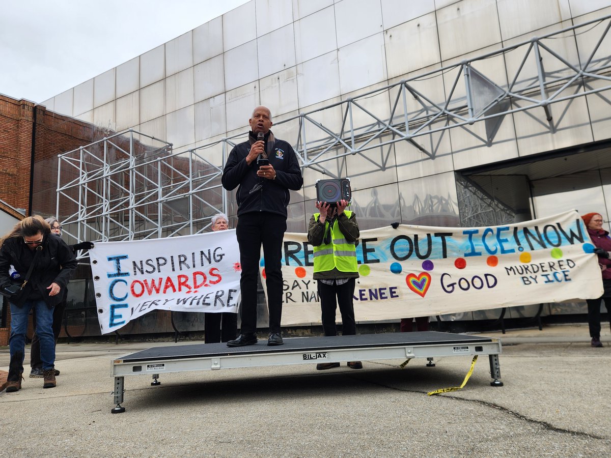 Hank Johnson tweet media