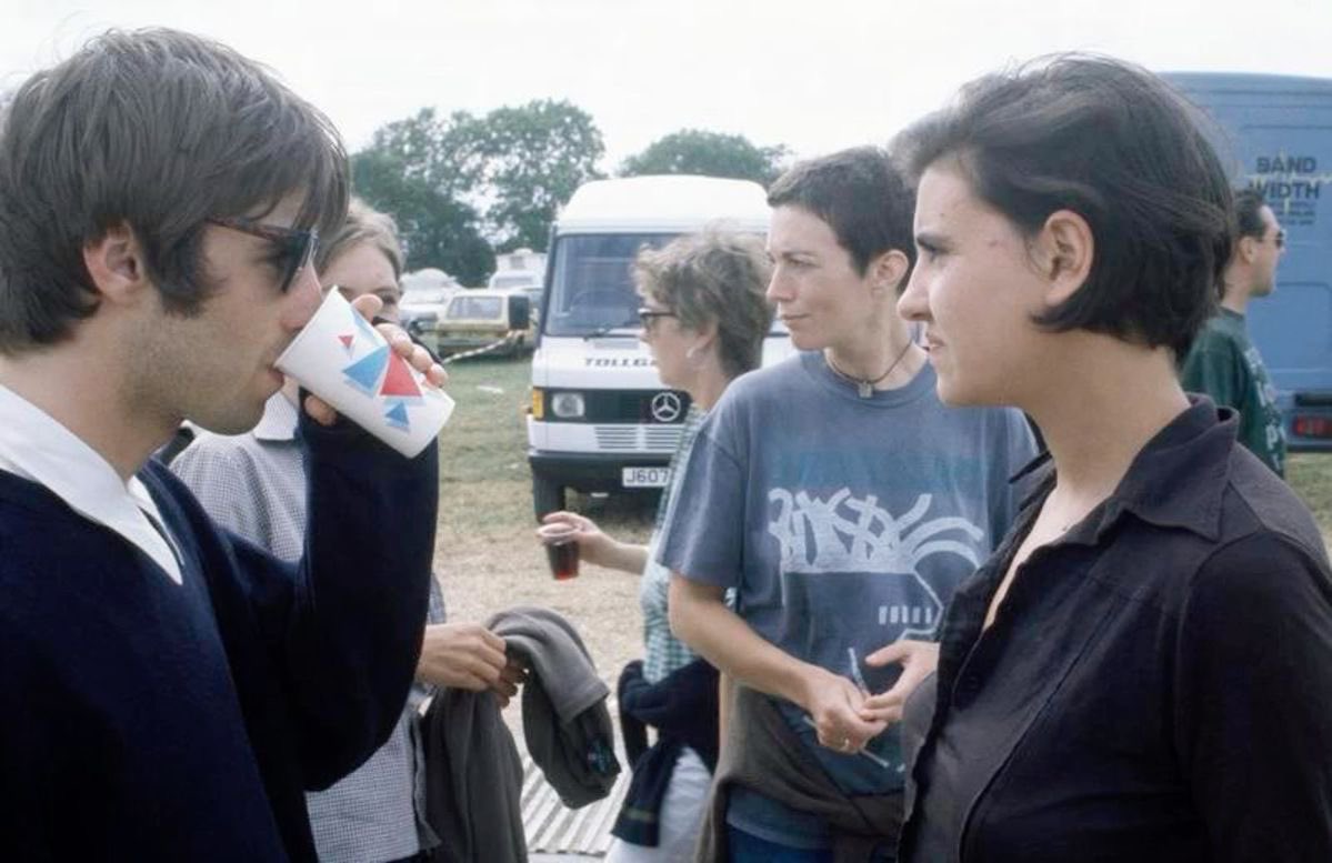 sofislidesaway's tweet image. justine with a fan