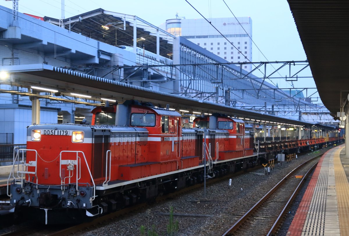 山陽本線上り本線で、堂々機回しをするDD51重連ロンチキ