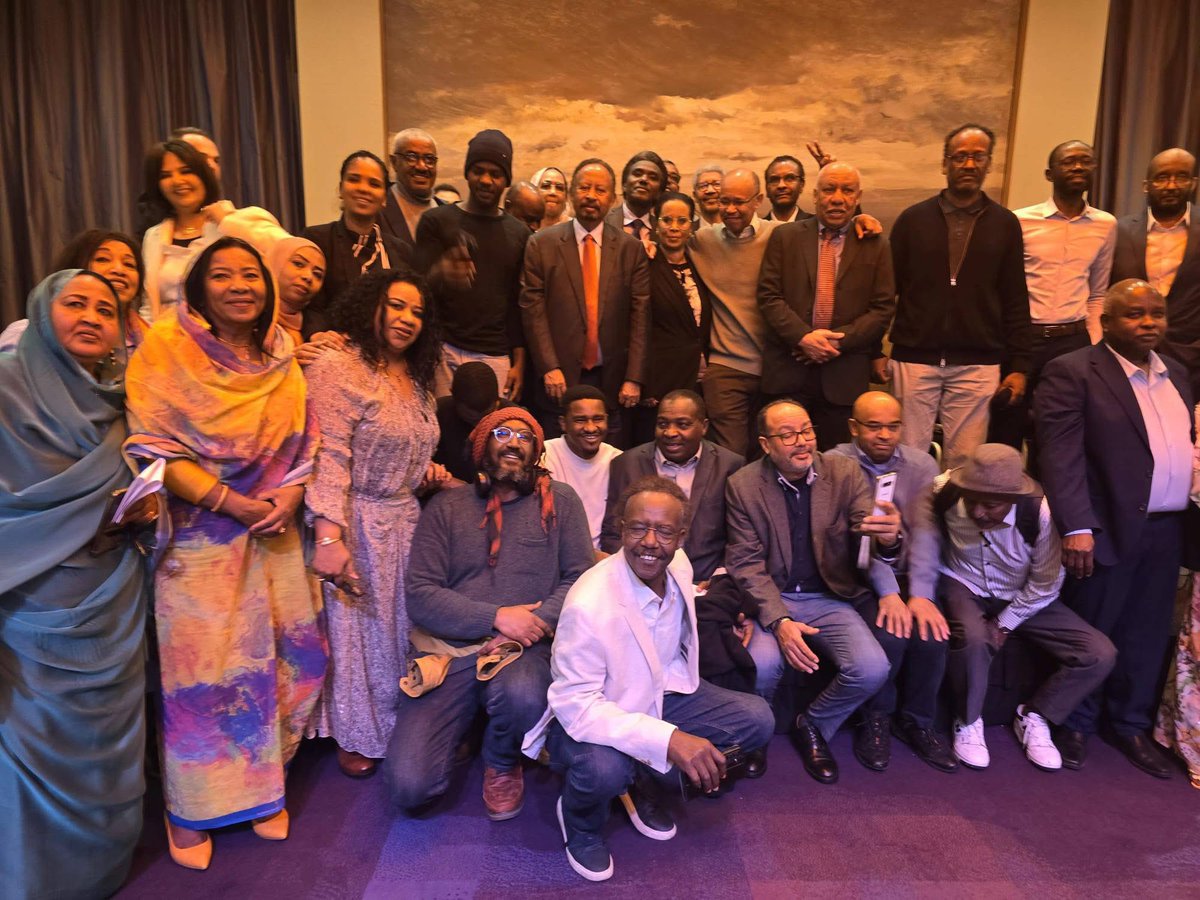 صمود تقيم ندوة جماهيرية في هولندا

في اطار زيارة وفد التحالف المدني الديمقراطي لقوى الثورة "صمود" لدول الاتحاد الاوربي وبريطانيا، أقام الوفد ندوة  جماهيرية أمس الأحد في هولندا، تحدث فيها كل من رئيس التحالف د. عبد الله حمدوك، و رئيس لجنة العلاقات الخارجية بصمود أ. بابكر فيصل، و