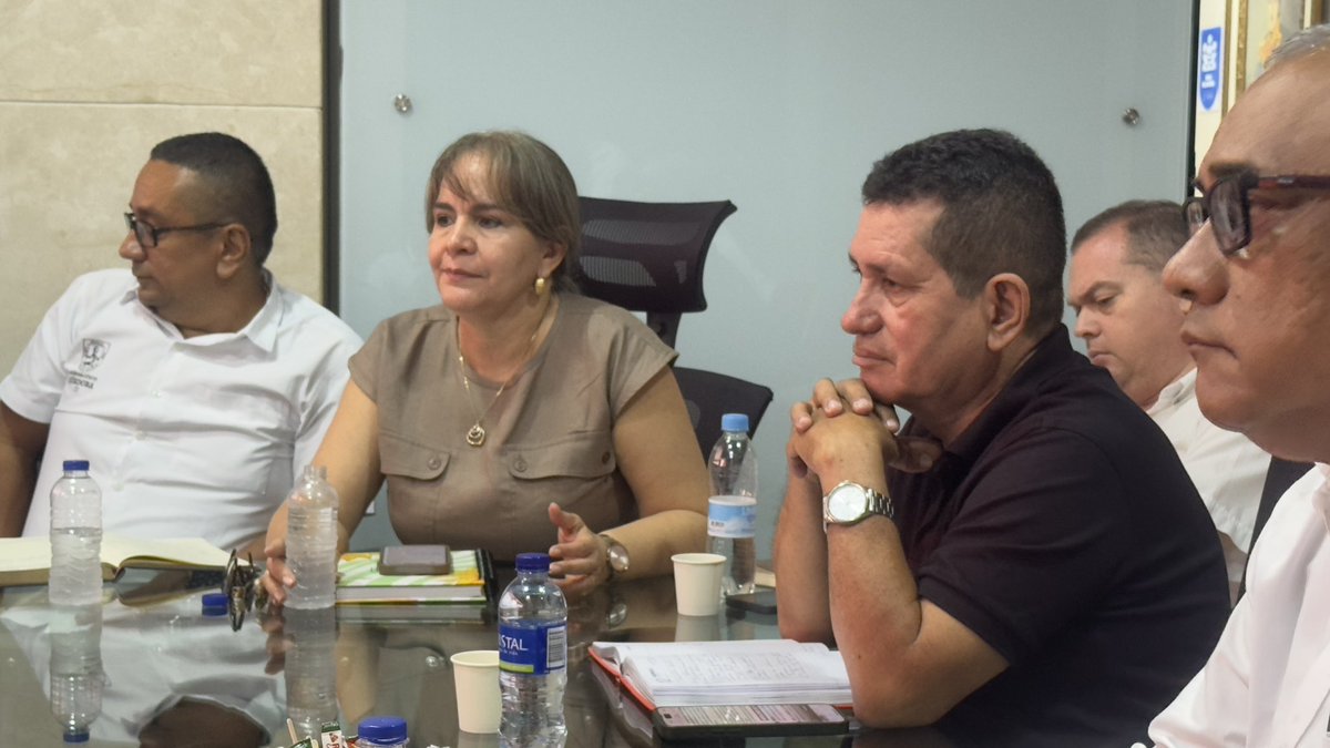 #EstáPasando 📢 Se instaló la mesa de trabajo entre el gobierno departamental y las directivas de <a href="/Ademacor/">Ademacor</a>. Se escuchan las inquietudes del gremio docente, con el propósito de construir soluciones conjuntas frente a la protesta que hoy lunes afecta el desarrollo de las clases.